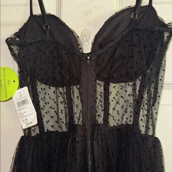 NWT. Windsor Tia Swiss Dot Corset A-Line Formal Dress. Size small. - Picture 4 of 5